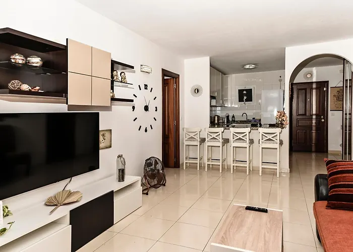 Cozy 2 Bedroom Apartment In Costa Adeje