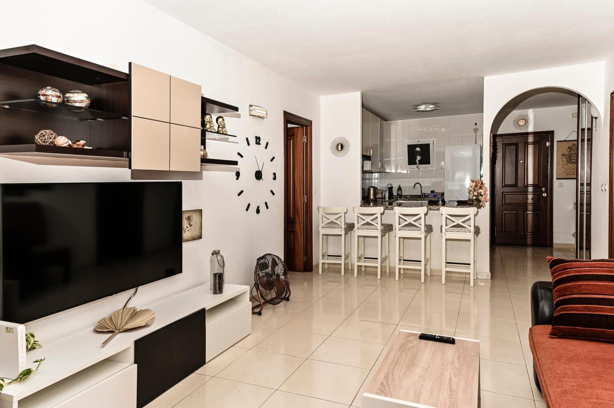 Cozy 2 Bedroom In Apartamento *